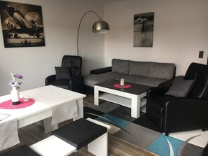 TV, DVD player, books, stereo