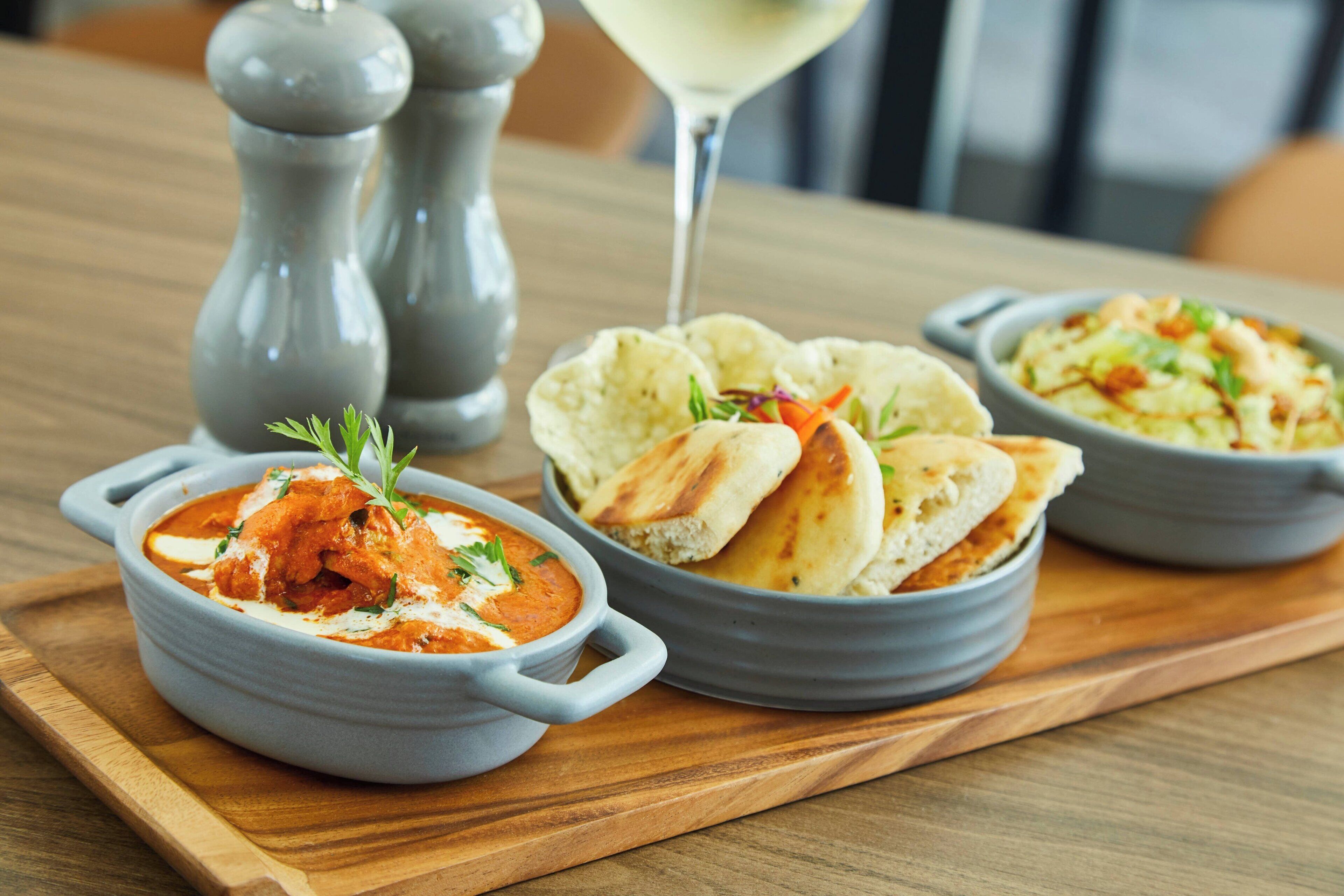 2 bars/lounges, rooftop bar