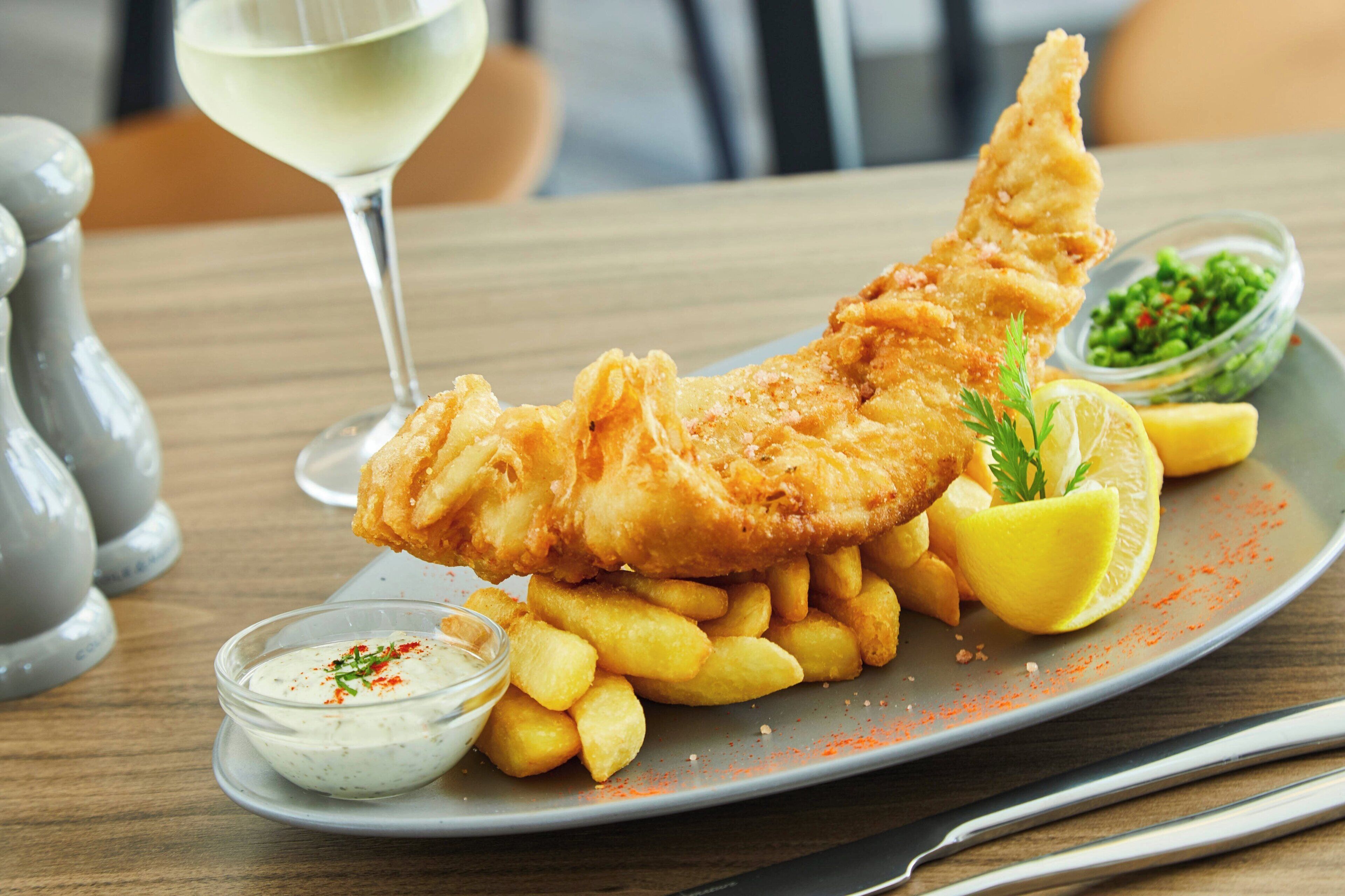 2 bars/lounges, rooftop bar