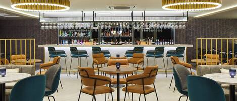 2 bars/lounges, rooftop bar