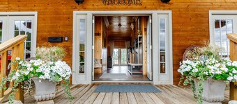The Lodge at Arcady Ridge Ranch, SWIM SPA + SAUNA sleeps up to 14!