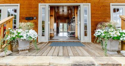 The Lodge at Arcady Ridge Ranch, SWIM SPA + SAUNA sleeps up to 14!