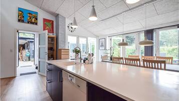 Fridge, oven, dishwasher, coffee/tea maker