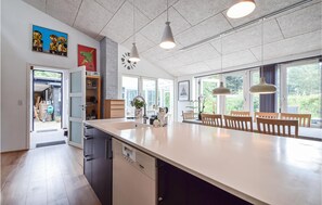 Fridge, oven, dishwasher, coffee/tea maker