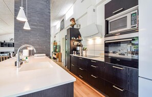 Fridge, oven, dishwasher, coffee/tea maker