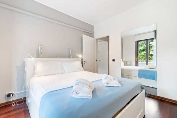 1 chambre, fer et planche à repasser, accès Internet