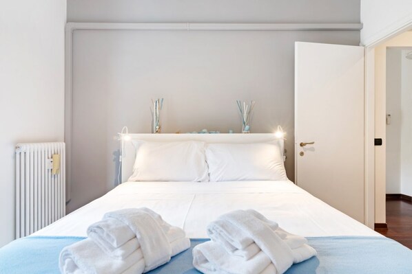 1 habitación, tabla de planchar con plancha y internet