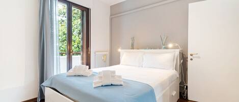 1 chambre, fer et planche à repasser, accès Internet