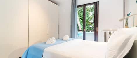 1 bedroom, iron/ironing board, Internet