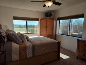 2 bedrooms, iron/ironing board, free WiFi, bed sheets - Updated Condo! Amazing views!!! Walk to Channel, Beach, Shops and Restaurants!! (Lake Havasu City)