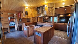 Fridge, microwave, oven, stovetop - Cabin within sight distance of Lake Superior,  Autrain River. Free Kayak rental (Au Train)