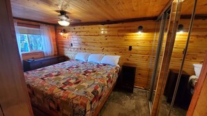 3 bedrooms, iron/ironing board, free WiFi, bed sheets - Cabin within sight distance of Lake Superior,  Autrain River. Free Kayak rental (Au Train)