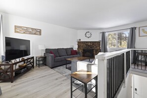 Smart TV, fireplace - Inn The Mountain (Big Bear)