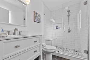 Combined shower/tub, hair dryer, towels, soap