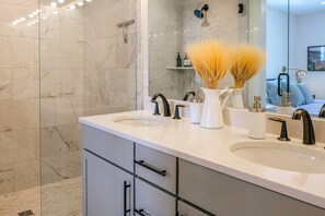 A modern bathroom with two sinks, a large mirror, and a vase with dried plants. - New-Build Townhome ~ 6 Mi to Park City! (Hideout)