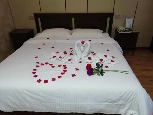 Greentree Inn Jinan Licheng District Fenghuang Road East High-speed Railway Station