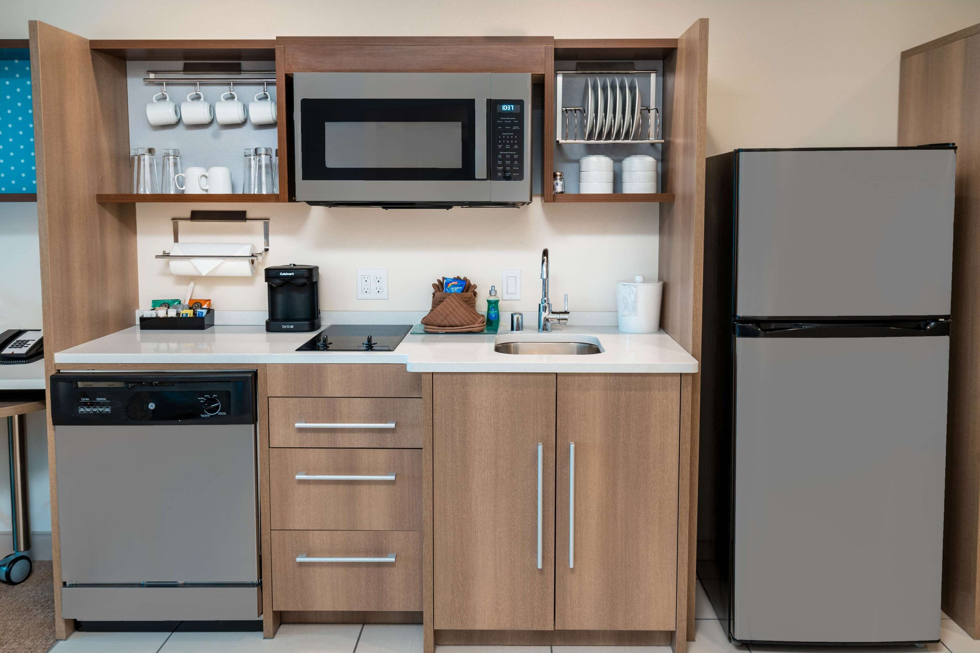 Coffee/tea maker, microwave