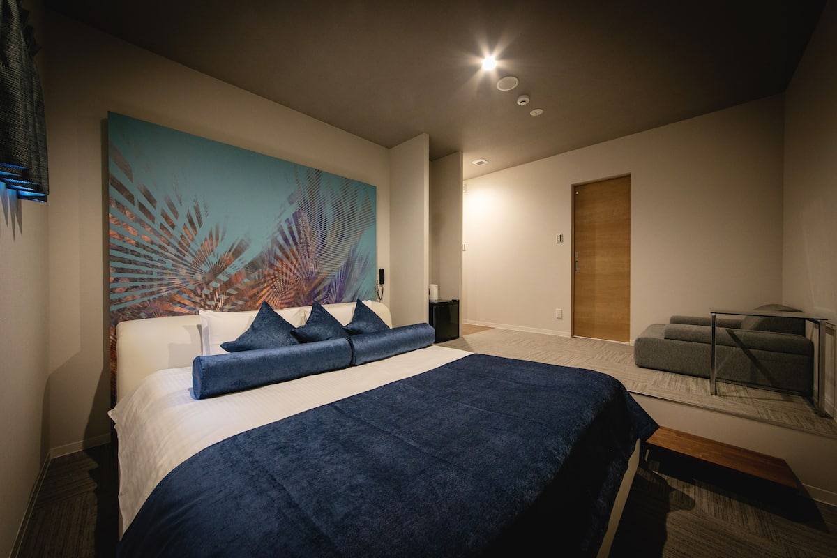 Premium suite, Smoking (E-Cigarettes Only) | Individually decorated, individually furnished, blackout curtains