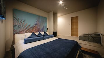 Premium suite, Smoking (E-Cigarettes Only) | Individually decorated, individually furnished, blackout curtains