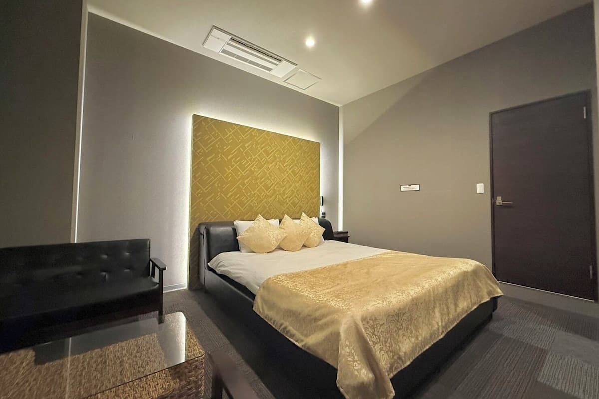 Vip suite, Smoking (E-Cigarettes Only) | Individually decorated, individually furnished, blackout curtains