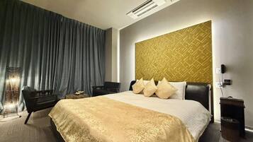 Kamer, roken (Vipsuite, E-Cigarettes Only) | Individueel gedecoreerd, individueel gemeubileerd