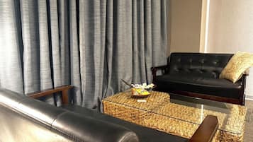 Vip suite, Smoking (E-Cigarettes Only) | Individually decorated, individually furnished, blackout drapes