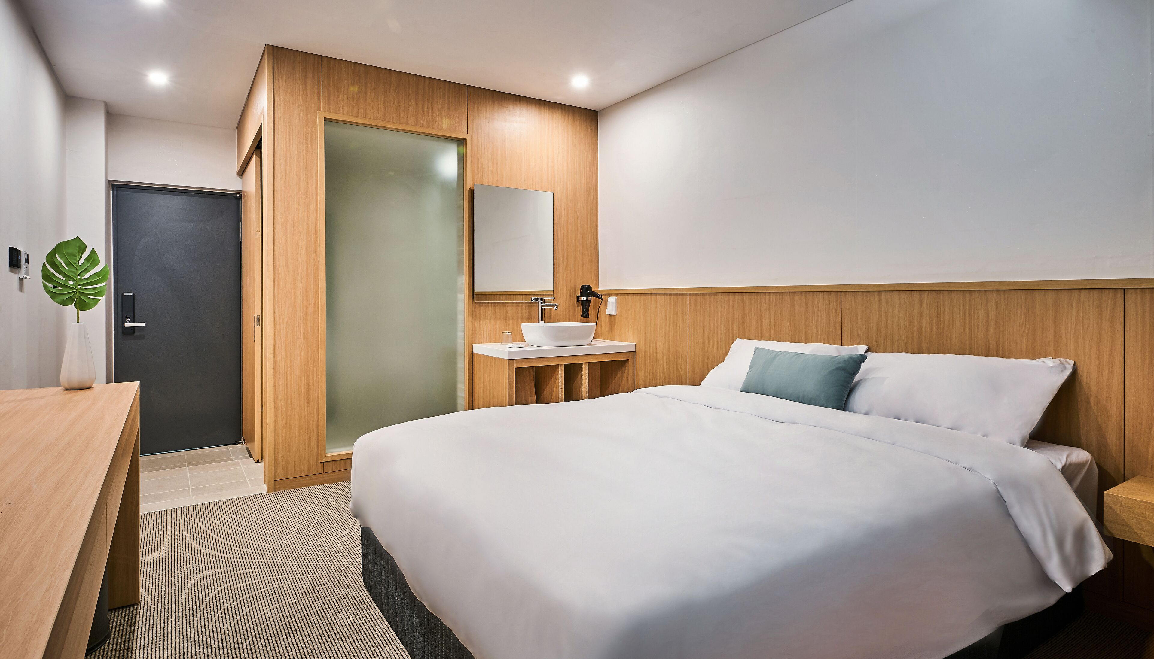 standard double room | desk, free wifi, bed sheets