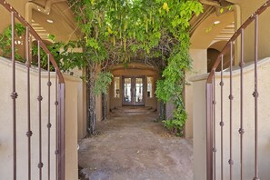 Exterior detail - Villa Vigna - Gorgeous Mountain View with Private Pool! (Temecula)