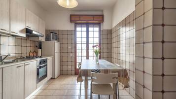 Frigorifero, forno, piano cottura