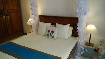 Desk, iron/ironing board, free WiFi