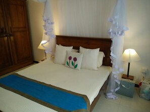 Schreibtisch, Bügeleisen/Bügelbrett, kostenloses WLAN