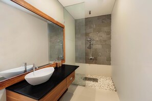 Family Room | Bathroom - Sari Sky Villa (Kintamani)