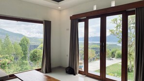 Family Room | Mountain view