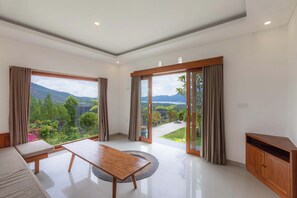 Kamar Keluarga | Area keluarga | Televisi layar datar 14-inci dengan saluran TV kabel