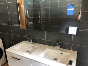 Bathtub, hair dryer, towels