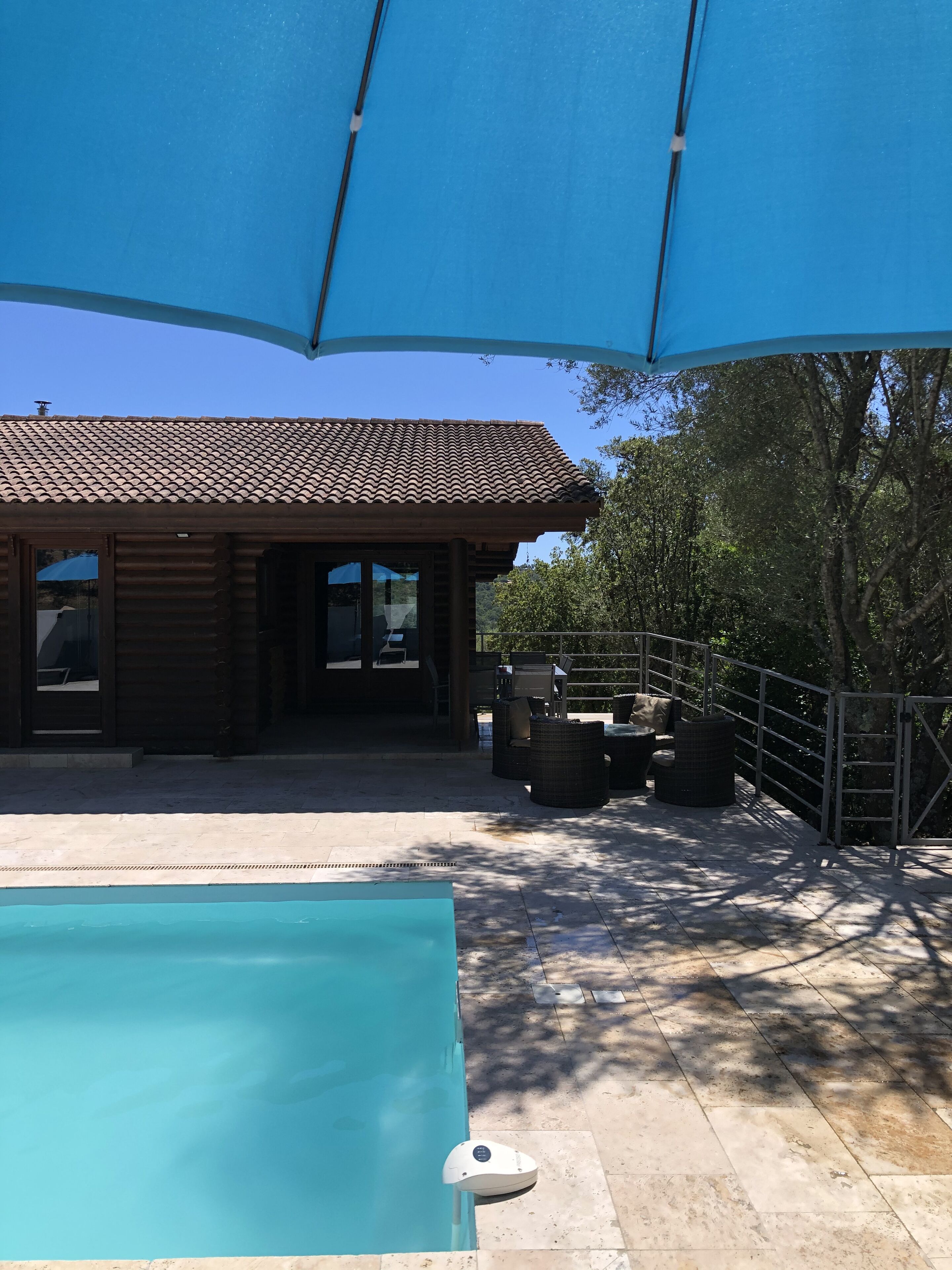 室外游泳池，恒温泳池