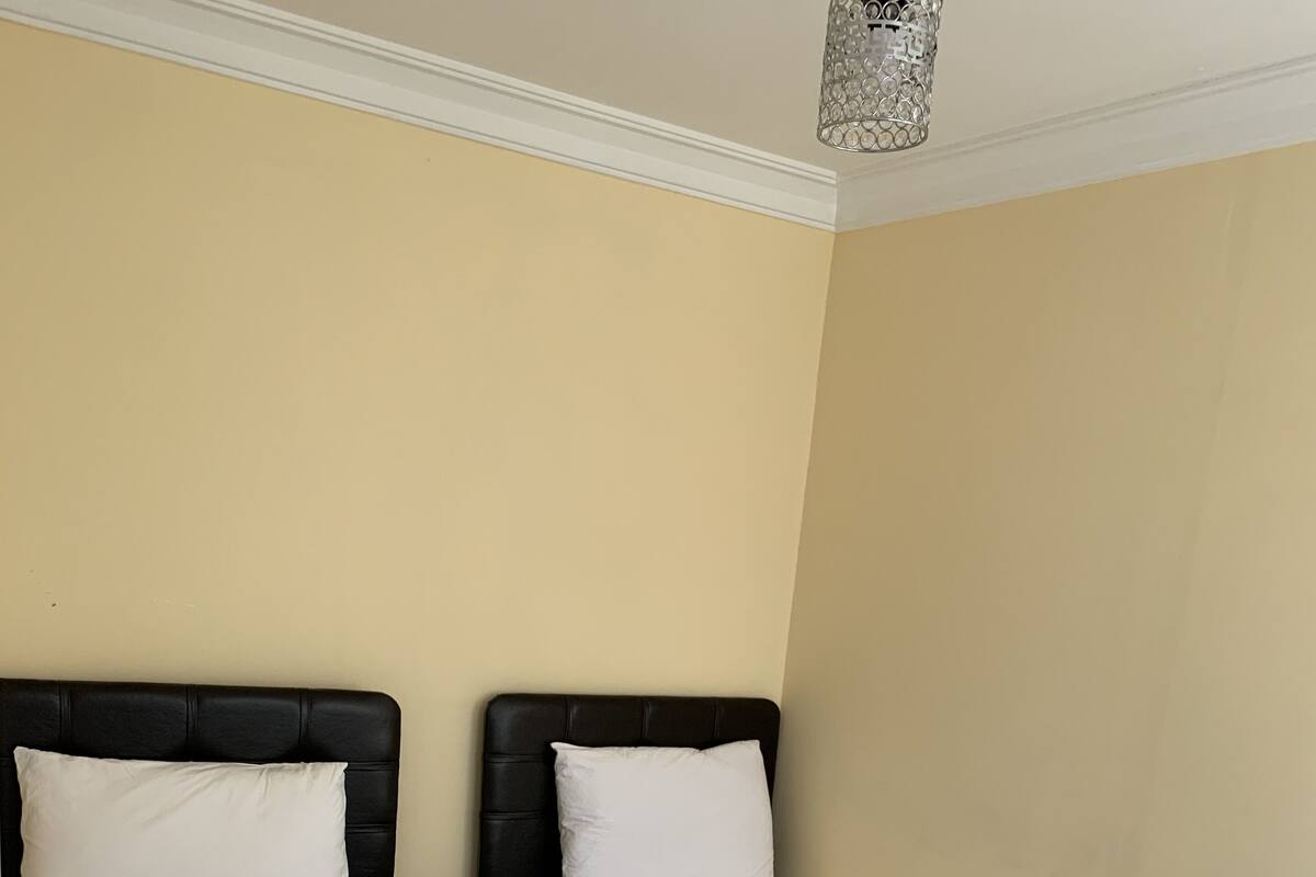Ropa de cama de alta calidad, minibar y escritorio 