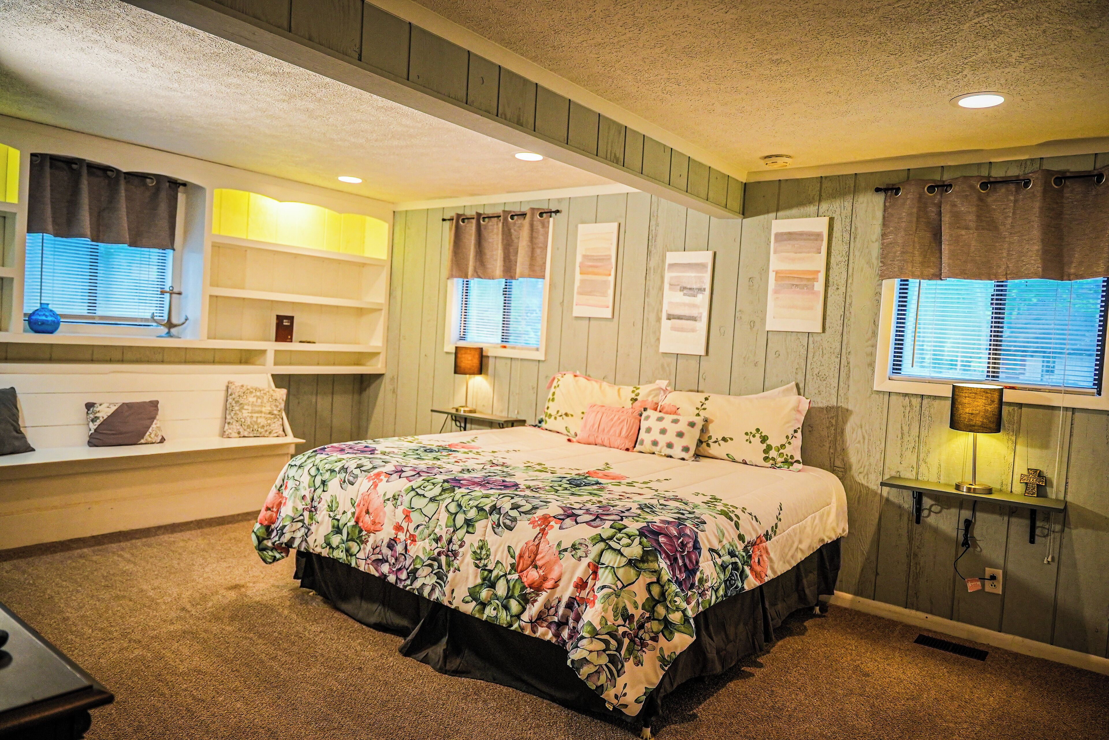 4 bedrooms, internet, bed sheets