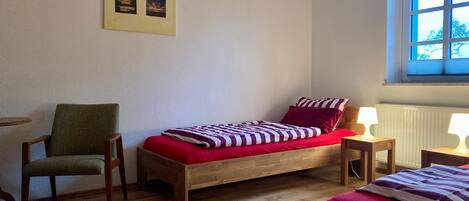 2 slaapkamers, reisbedje, wifi, beddengoed