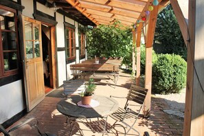 Outdoor dining - Holiday room 1 - RUMPELSTILZ baking and shower barn (Steinhagen)