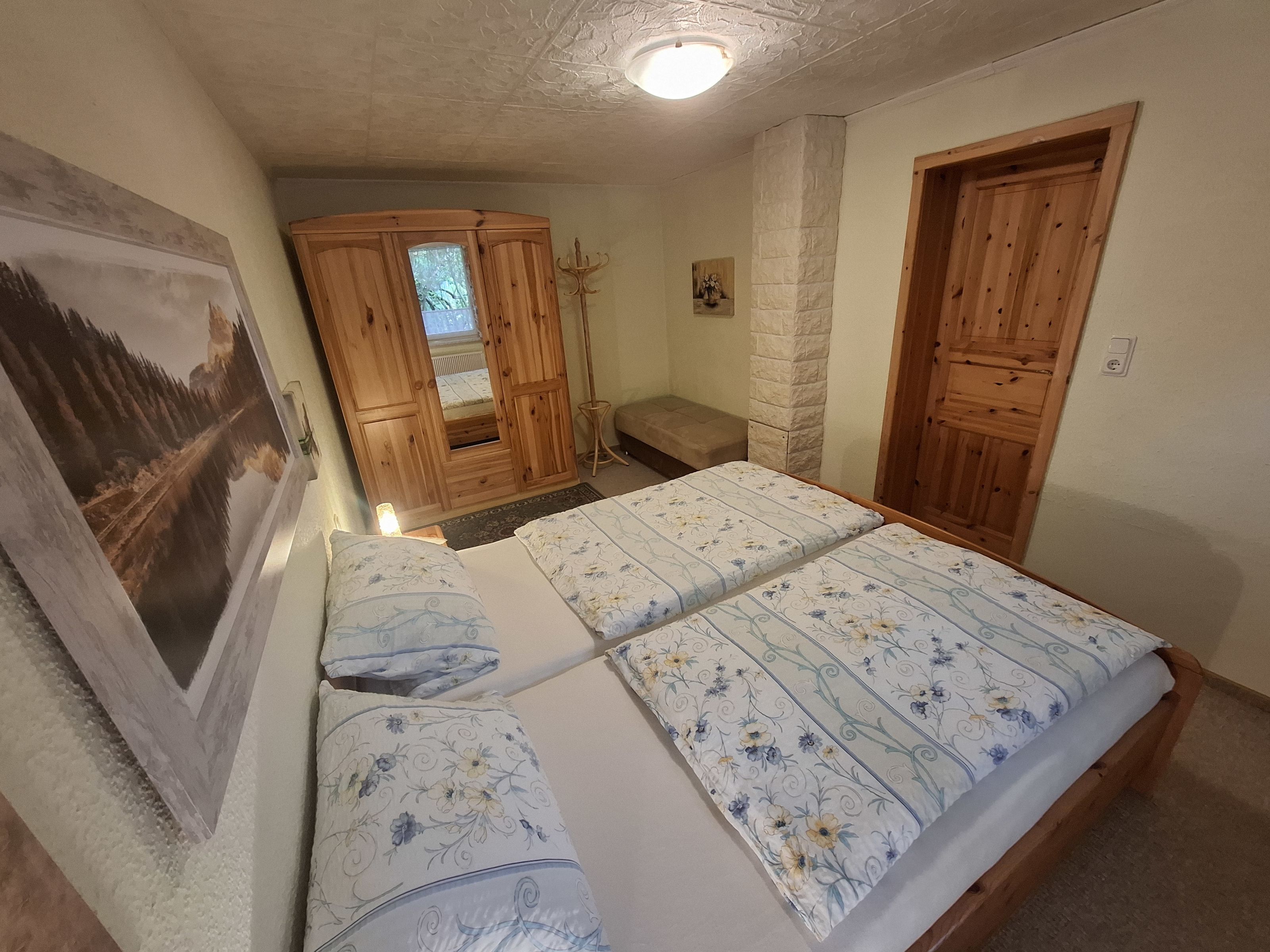 2 多间卧室、WiFi、床单