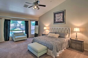 4 bedrooms, iron/ironing board, internet, bed sheets - Pool, Hot Tub & Grill: Spacious Chandler Retreat (Chandler)