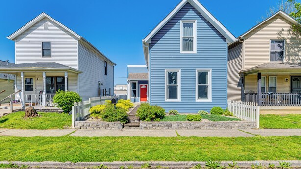A row of three houses with a front yard, a mailbox, and a small garden. - 1 Mi to Dtown & Lucas Oil Stadium: Fenced Yard (Indianapolis)