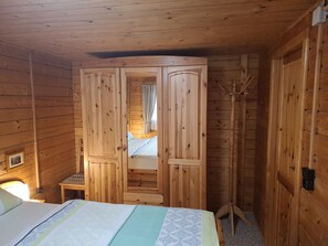 Unclassified image, 3 of 30, button