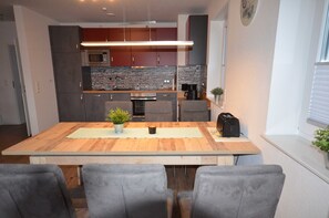 Réfrigérateur, micro-ondes, four, lave-vaisselle