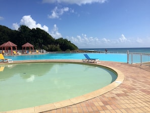 室外游泳池