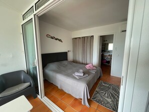 1 bedroom, in-room safe, iron/ironing board, travel cot
