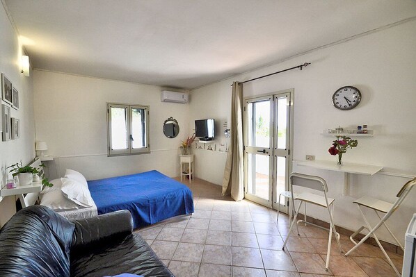 Silitysrauta/-lauta, ilmainen Wi-Fi, vuodevaatteet