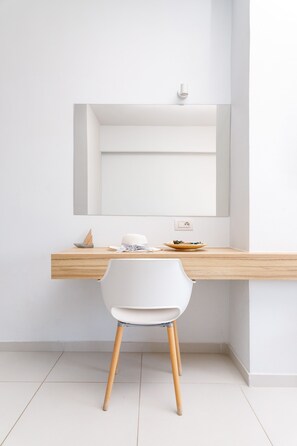 Superior Studio with Balcony and City View | Egyptian cotton sheets, premium bedding, memory foam beds, in-room safe - Notus Chania Crete (Chania)