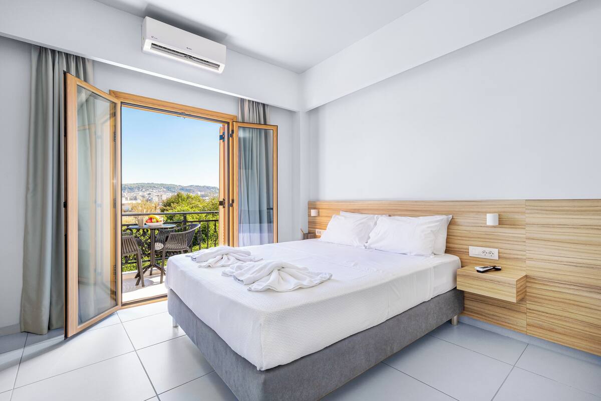 Superior Studio with Balcony and City View | Egyptian cotton sheets, premium bedding, memory foam beds, in-room safe